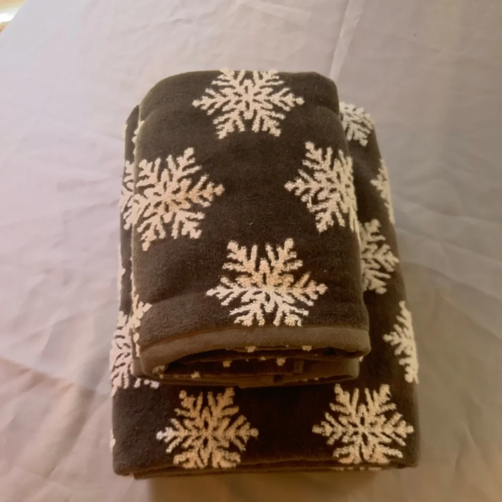 Snowflake Patterned gray and White Towels